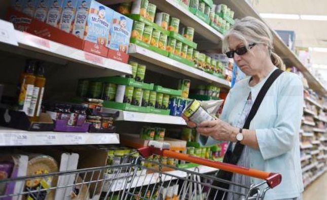 Consumer confidence in the economy deteriorates in June