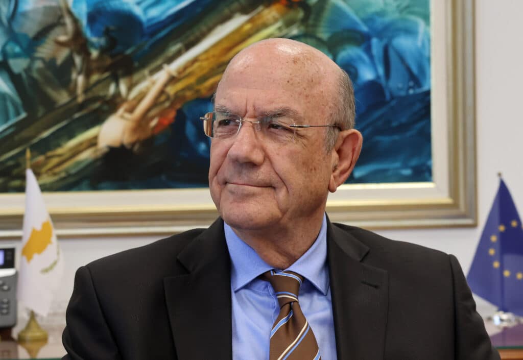 Finance minister meets banks over interest rates