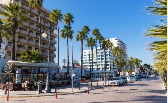 Larnaca’s Finikoudes promenade to get a modern new ‘face’