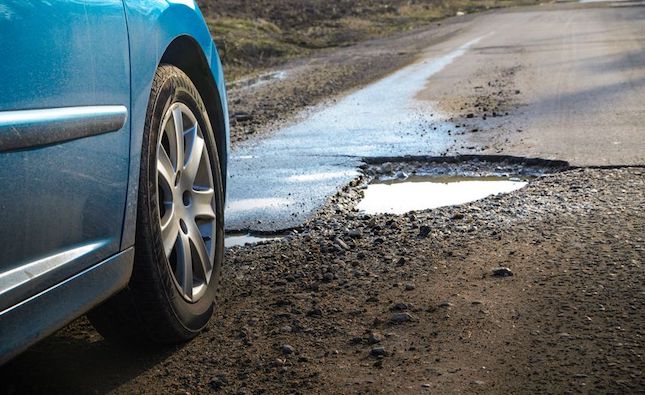 Cypriots to get state app to report bad roads