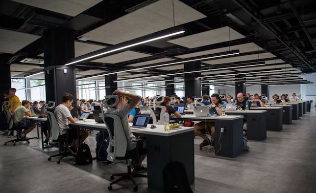 Permits granted for 7,000 highly skilled workers from third countries