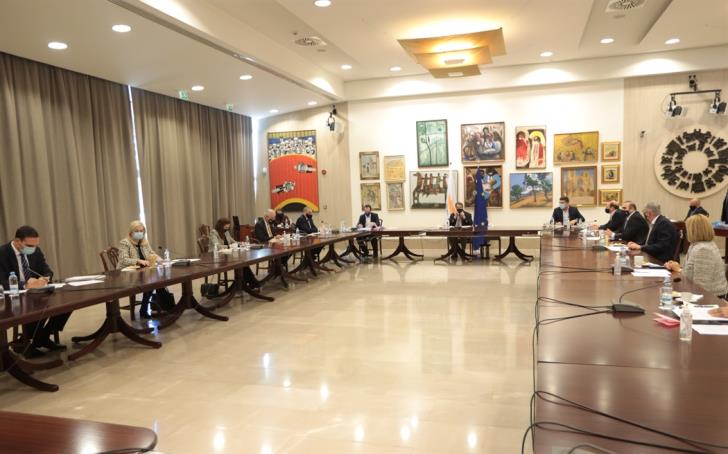 Government decides on gradual restart of sports