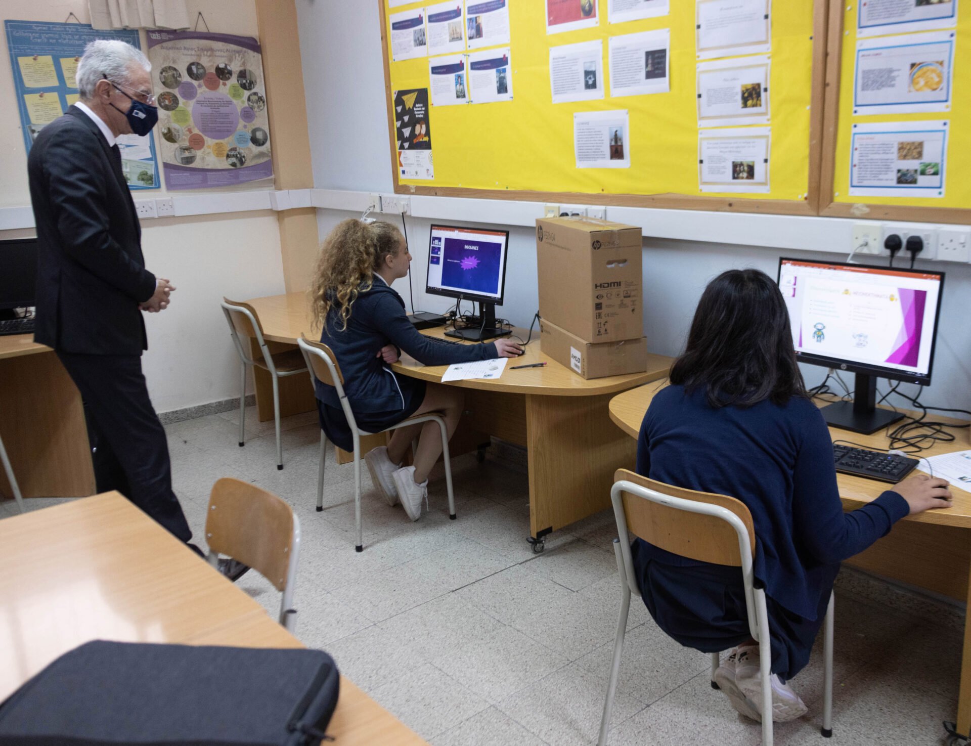 Cabinet approves subsidy scheme for teachers who use their own computers at work