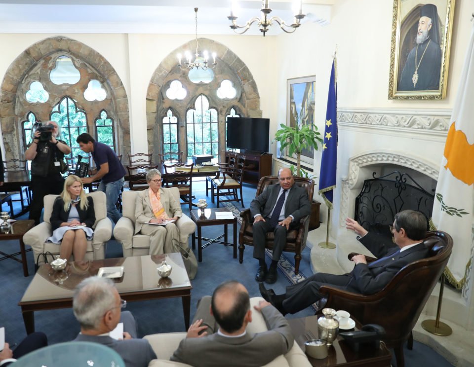 President meets EBRD chief and EU budget commissioner