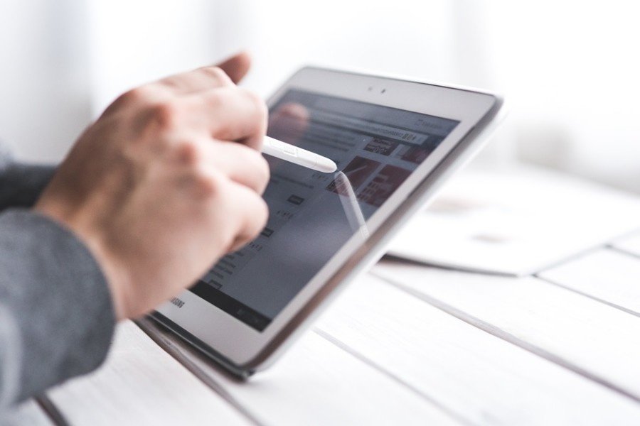 E-signatures on the way, innovation minister says