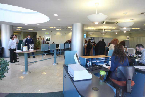 Loans down, deposits rise in Cypriot banks in February 2016