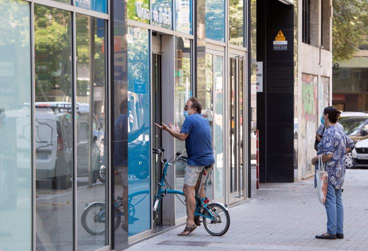 Large annual increase of registered unemployed recorded in August
