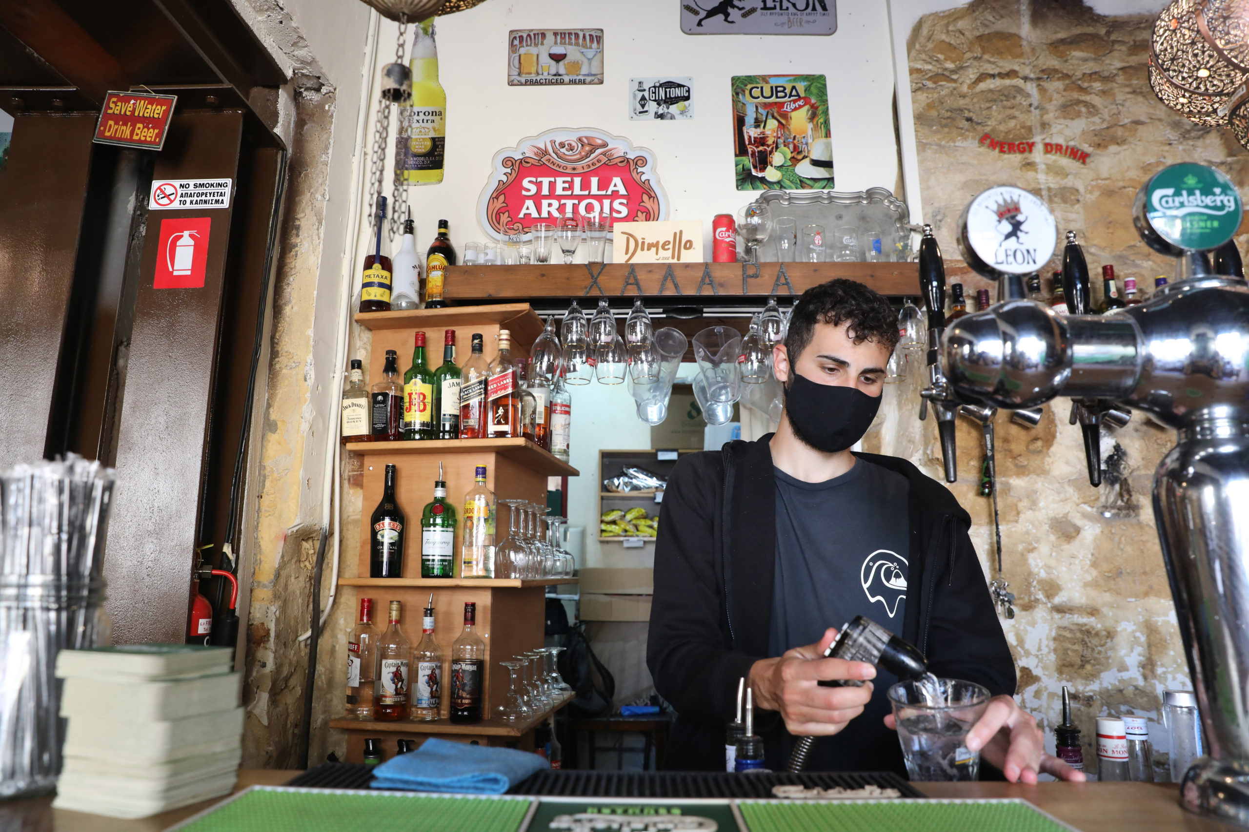 Cyprus monthly earnings edge up to €2,267